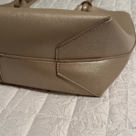 Neiman Marcus champagne shimmer Women's Tote Bag Excellent Condition no callouts - Picture 7 of 7